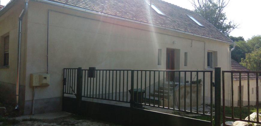 Giếng lạnh, nhà 78 m2, lô 1890 m2 – Hidegkút, 78 m2 ház, 1890 m2 telek
