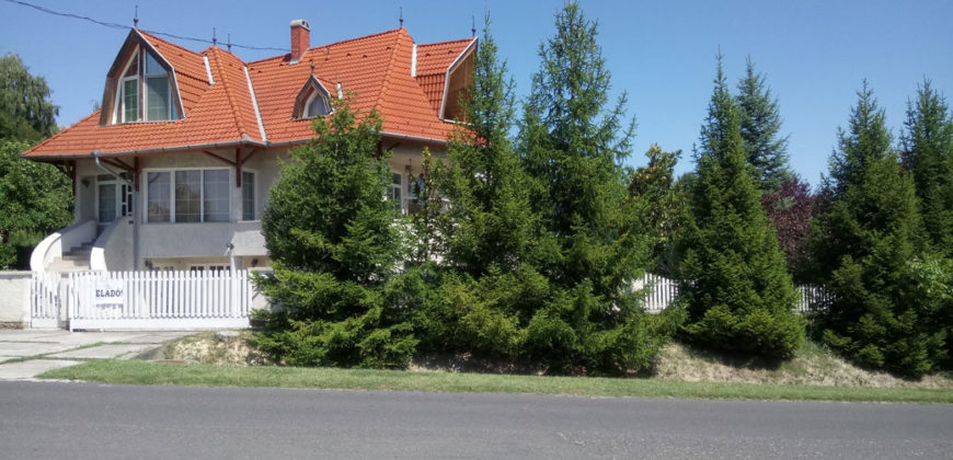 Fonyód, 240 m2 ház, 778 m2 telek