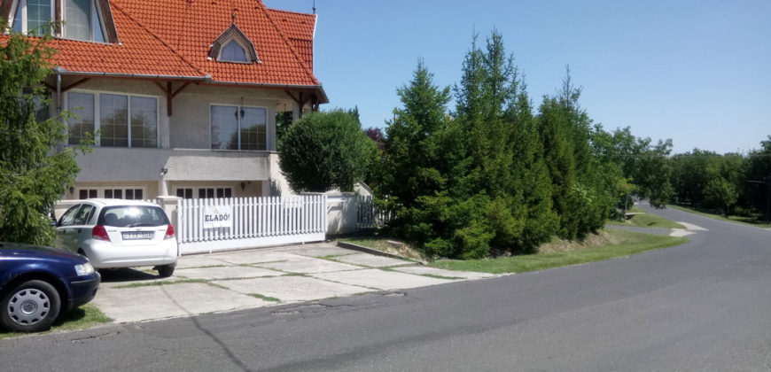 Fonyód, 240 m2 ház, 778 m2 telek