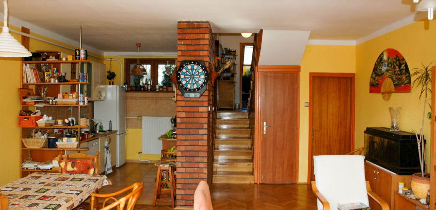 Veszprém, nhà 150 m2, lô 50 m2 – Veszprém, 150 m2 ház, 50 m2 telek