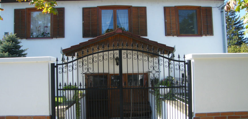 Hajdúszoboszló,218+110 m2 house, 830 m2 telek