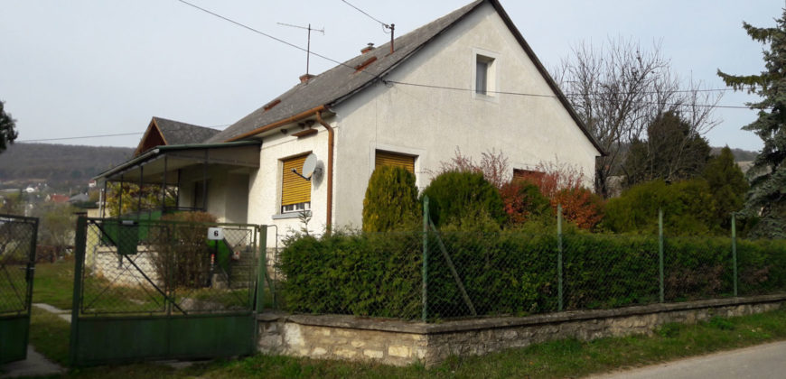 Csopak, nhà 80 + 30 m2, lô 1578 m2 – Csopak, 80+30 m2 ház, 1578 m2 telek