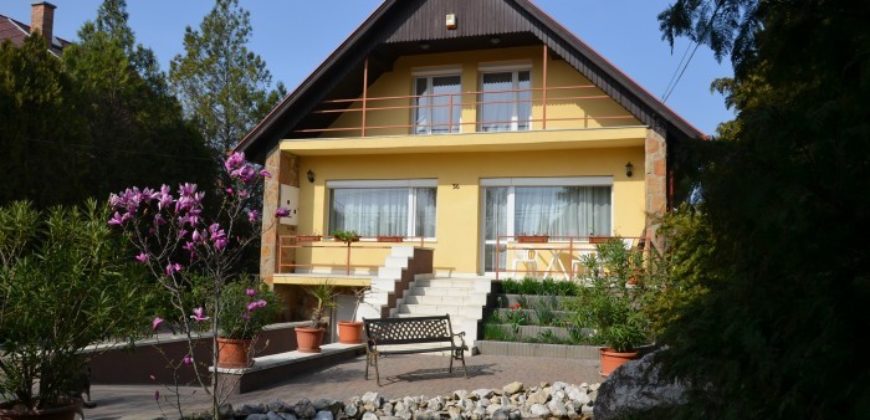 Bán nhà ở trung tâm Rákoskeresztúr vài phút đi bộ – Eladó ház Rákoskeresztúr központjától pár perc sétára