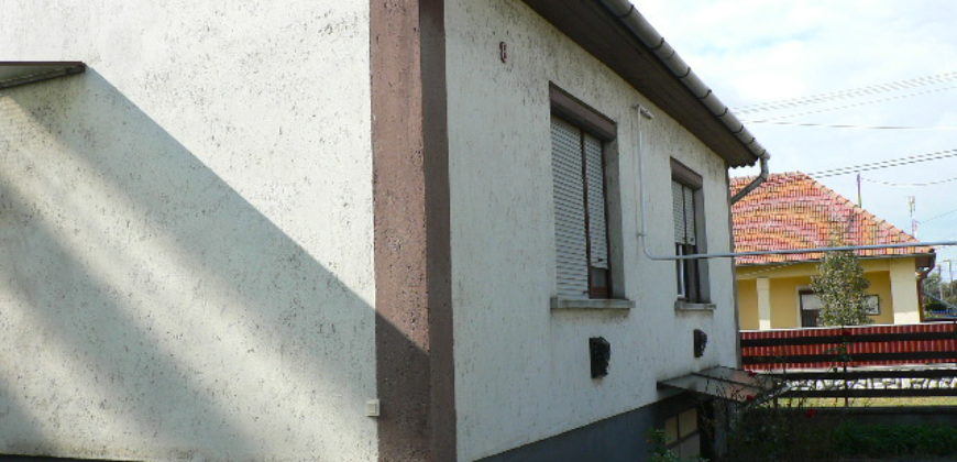 Szentistván, nhà 108 + 25 m2, lô 1100 m2 – Szentistván, 108+25 m2 ház, 1100 m2 telek
