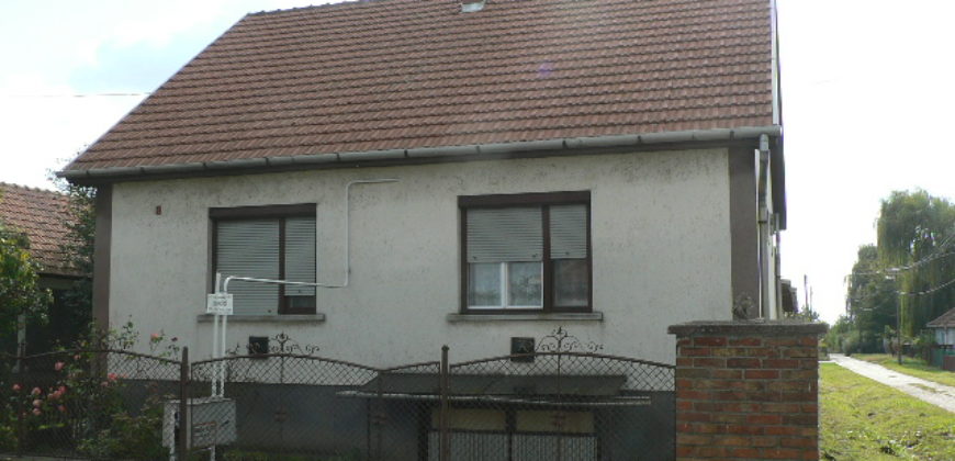Szentistván, nhà 108 + 25 m2, lô 1100 m2 – Szentistván, 108+25 m2 ház, 1100 m2 telek