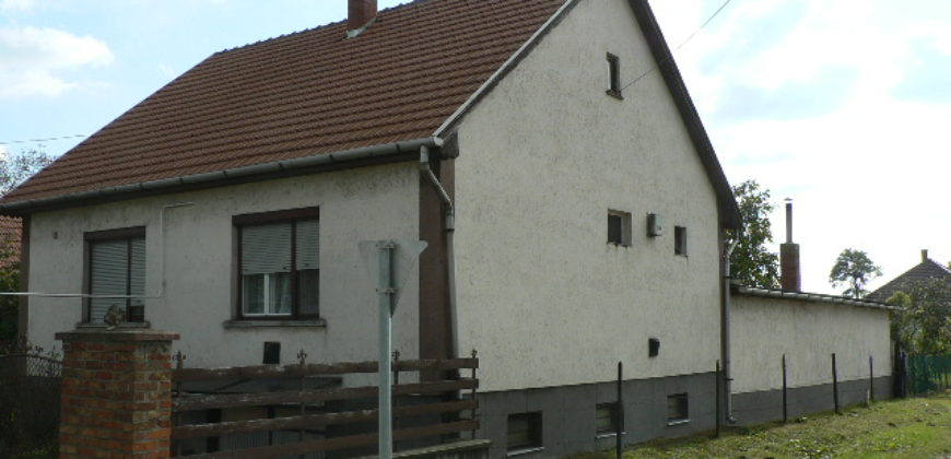 Szentistván, nhà 108 + 25 m2, lô 1100 m2 – Szentistván, 108+25 m2 ház, 1100 m2 telek