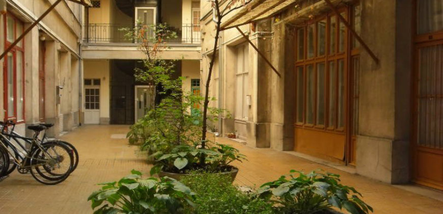 Căn hộ cho thuê ở trung tâm của trung tâm thành phố, trên Quảng trường Ferenciek, trên đường Veres Pálné – Kiadó lakás a Belváros szívében, a Ferenciek terénél, a Veres Pálné utcában