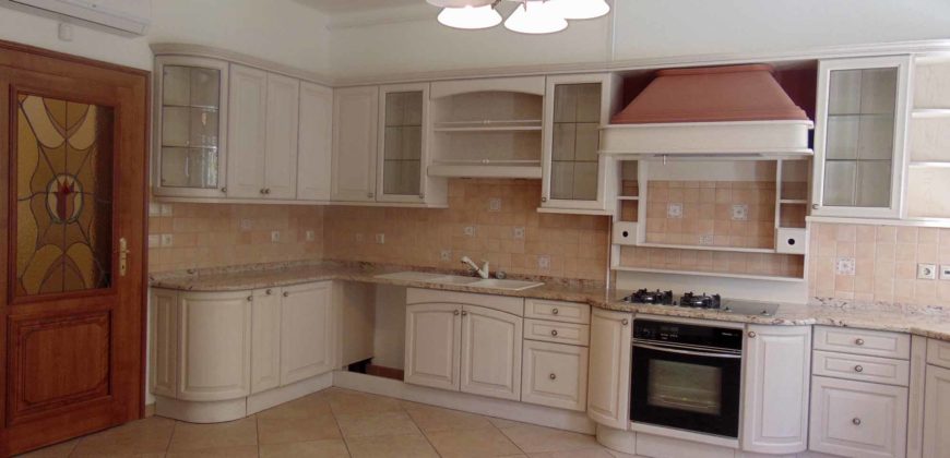 Érd, Nhà 1024 m2, sân vườn 2570 m2 sang trọng nửa sang trọng – Érd, 1024 m2 ház, 2570 m2 kert PAZAR LUXUS FÉLÁRON